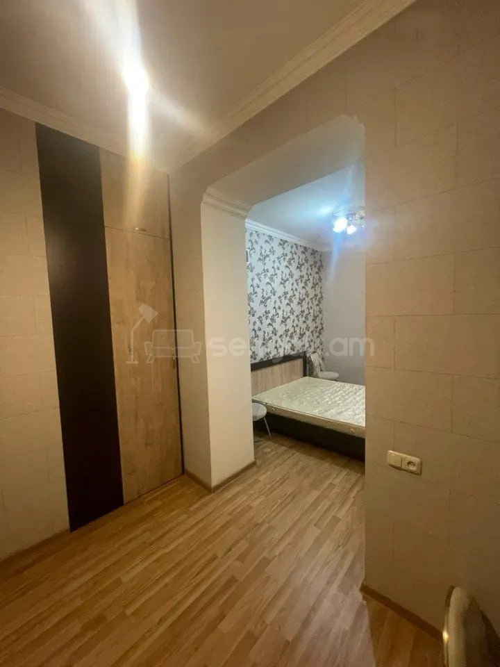 2 Սենյականոց Բնակարան Քարե Շենքում, 53քմ, 5/5 հարկ, Դիզայներական Վերանորոգված, Կահավորված