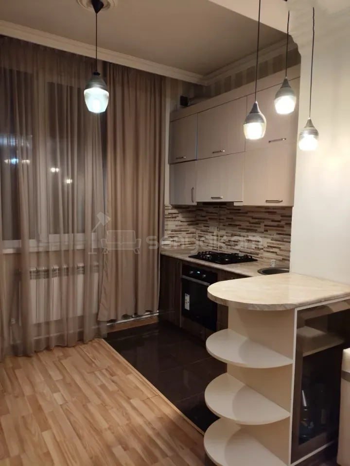 2 Սենյականոց Բնակարան Քարե Շենքում, 53քմ, 5/5 հարկ, Դիզայներական Վերանորոգված, Կահավորված