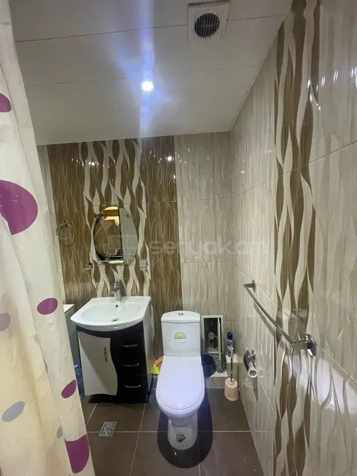 2 Սենյականոց Բնակարան Քարե Շենքում, 53քմ, 5/5 հարկ, Դիզայներական Վերանորոգված, Կահավորված