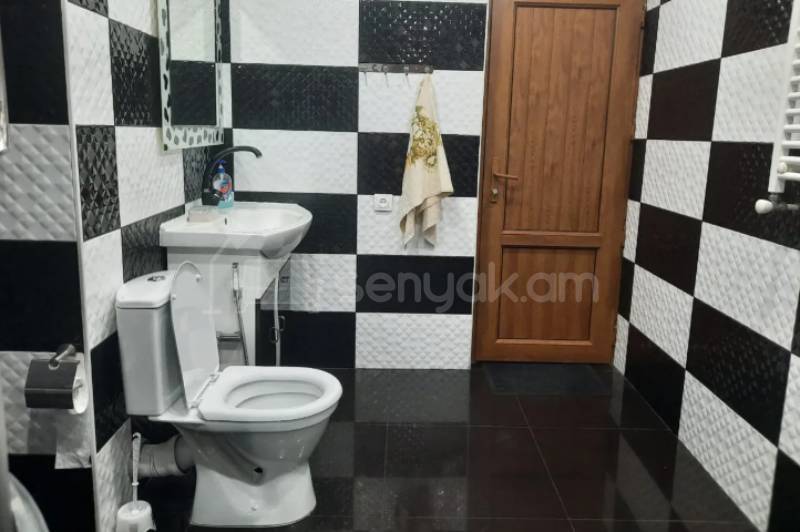 4 Սենյականոց Բնակարան Քարե Շենքում, 127քմ, 2/5 հարկ, Կապիտալ Վերանորոգված, Կահավորված, Արևկող