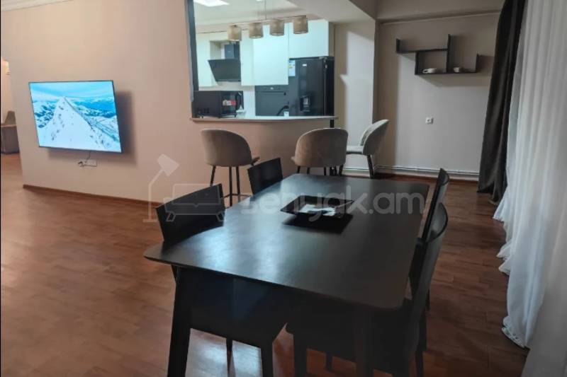 4 Սենյականոց Բնակարան, 120քմ, 10/13 հարկ, Կապիտալ Վերանորոգված, Կահավորված, Արևկող