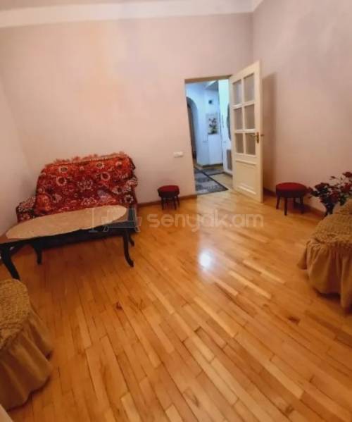 4 Սենյականոց Բնակարան Քարե Շենքում, 100քմ, 1/5 հարկ, Կապիտալ Վերանորոգված, Կահավորված