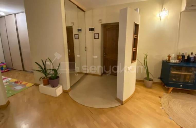 3 Սենյականոց Բնակարան Քարե Շենքում, 93քմ, 6/8 հարկ, Կապիտալ Վերանորոգված