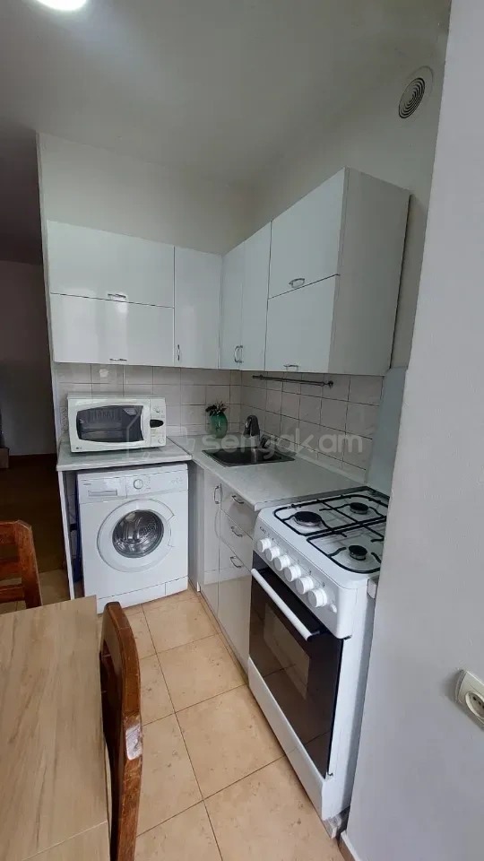 2 Սենյականոց Բնակարան Քարե Շենքում, 38քմ, 3/5 հարկ, Կոսմետիկ Վերանորոգված, Կահավորված