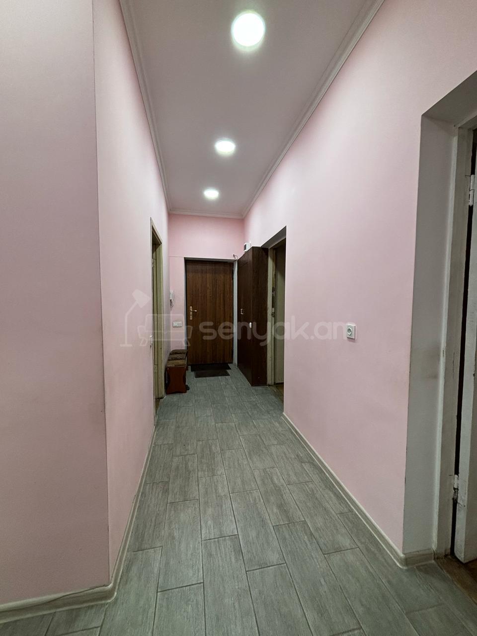 3 Սենյականոց Բնակարան Քարե Շենքում, 86քմ, 1/4 հարկ, Նորմալ Վիճակում