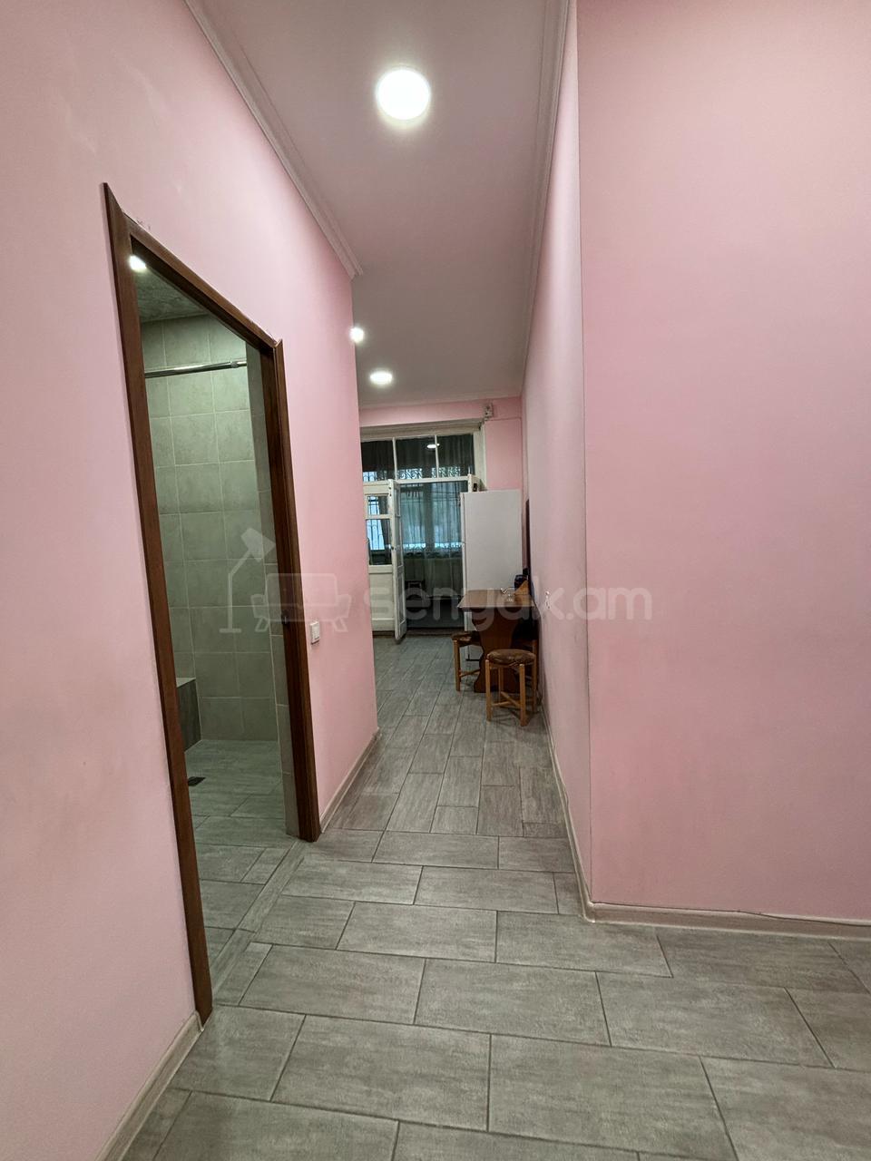 3 Սենյականոց Բնակարան Քարե Շենքում, 86քմ, 1/4 հարկ, Նորմալ Վիճակում
