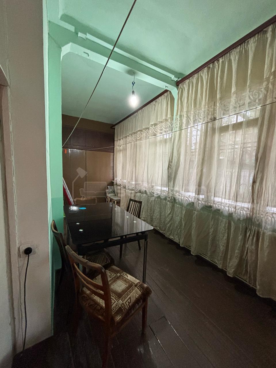 3 Սենյականոց Բնակարան Քարե Շենքում, 86քմ, 1/4 հարկ, Նորմալ Վիճակում