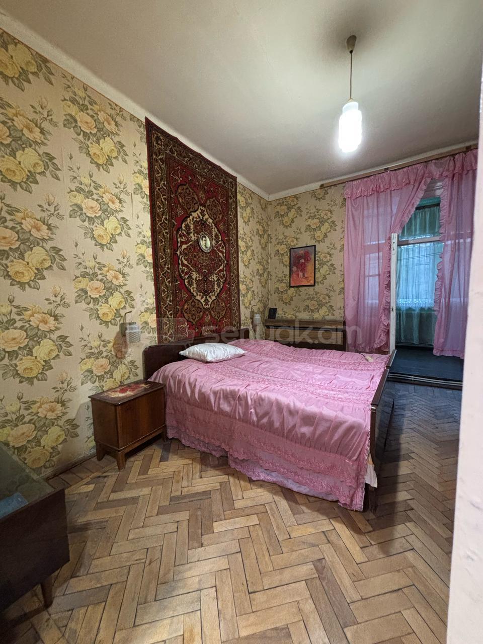 3 Սենյականոց Բնակարան Քարե Շենքում, 86քմ, 1/4 հարկ, Նորմալ Վիճակում
