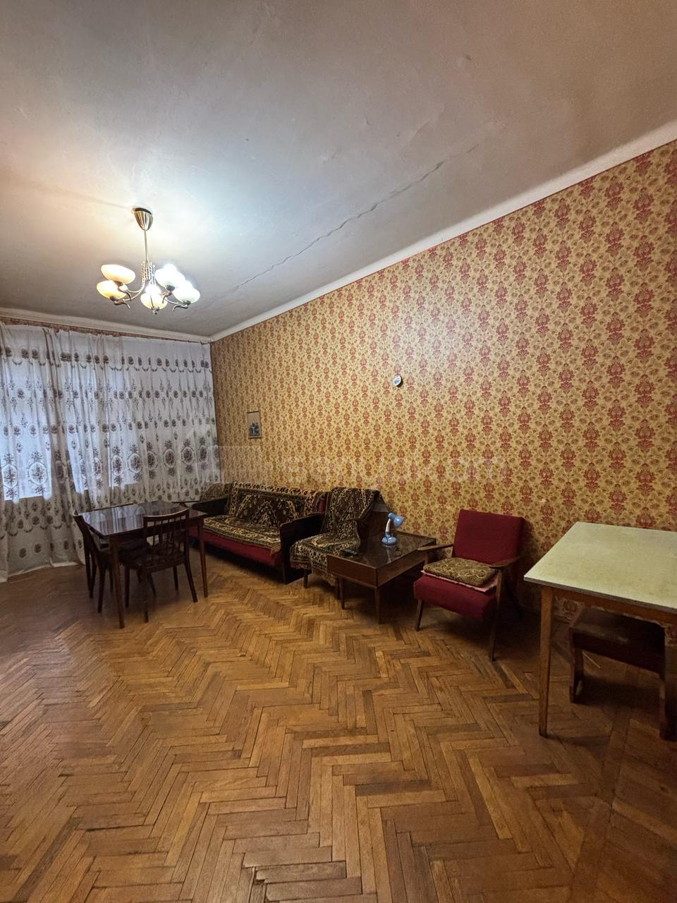 3 Սենյականոց Բնակարան Քարե Շենքում, 86քմ, 1/4 հարկ, Նորմալ Վիճակում