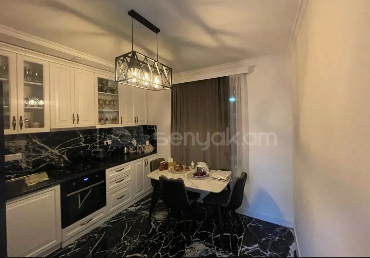 3 Սենյականոց Բնակարան Քարե Շենքում, 82քմ, 1/4 հարկ, Կապիտալ Վերանորոգված, Կահավորված, Արևկող