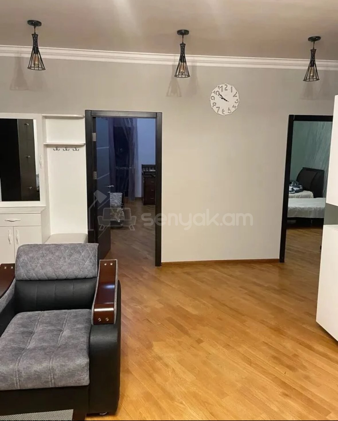 3 Սենյականոց Բնակարան Քարե Շենքում, 95քմ, 2/4 հարկ, Կապիտալ Վերանորոգված, Կահավորված, Արևկող