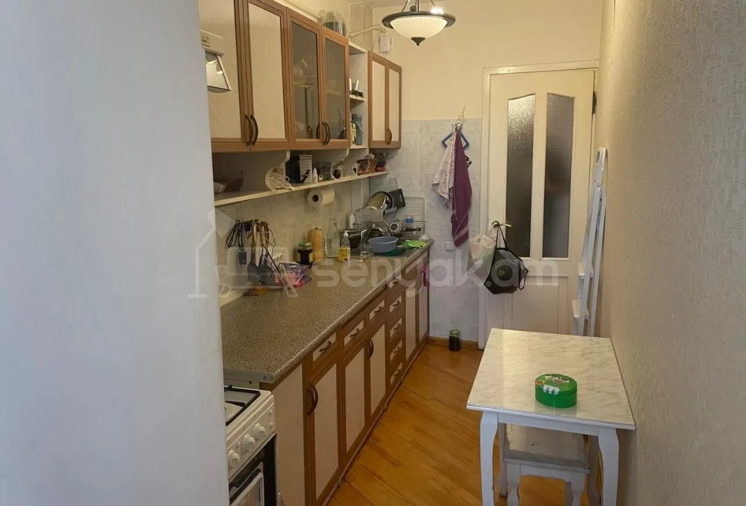 3 Սենյականոց Բնակարան Քարե Շենքում, 65քմ, 4/5 հարկ, Կապիտալ Վերանորոգված