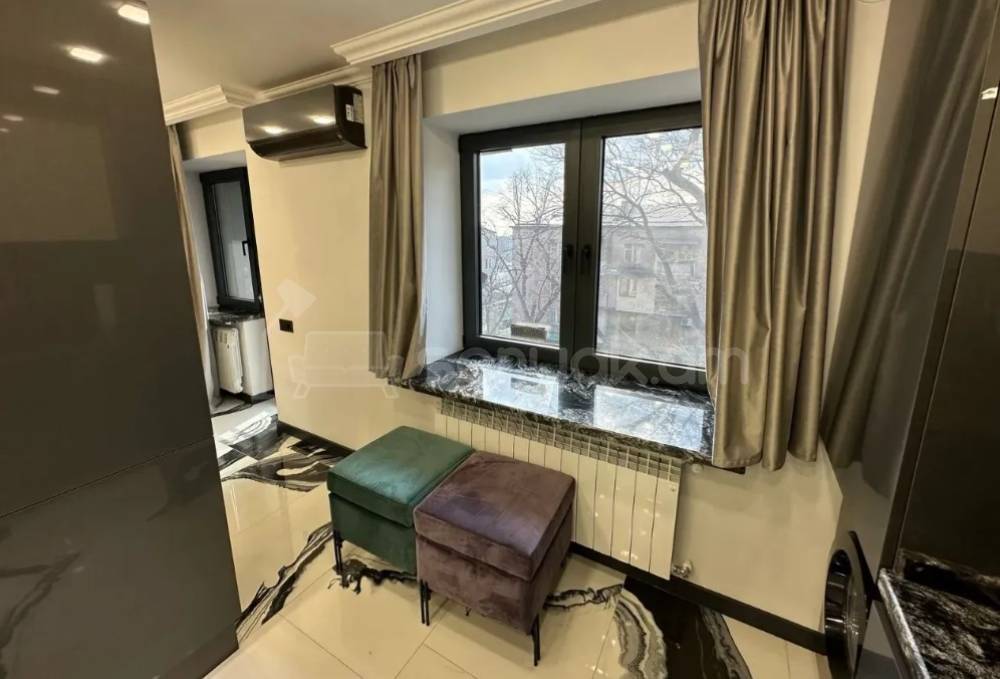2 Սենյականոց Բնակարան Քարե Շենքում, 30քմ, 4/5 հարկ, Դիզայներական Վերանորոգված, Կահավորված, Արևկող