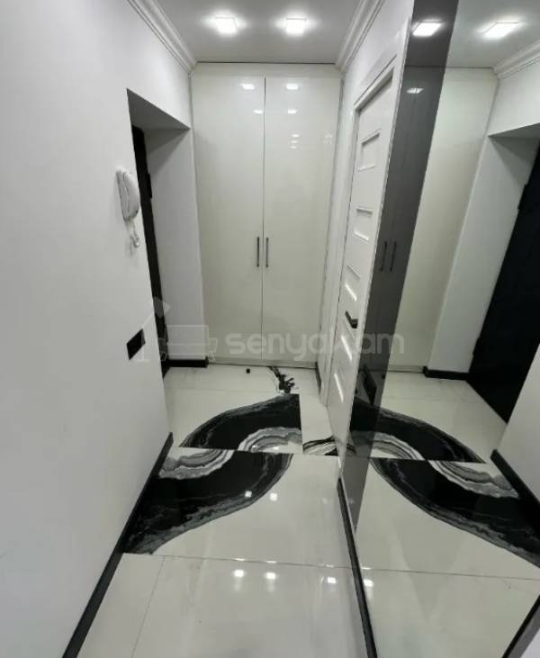 2 Սենյականոց Բնակարան Քարե Շենքում, 30քմ, 4/5 հարկ, Դիզայներական Վերանորոգված, Կահավորված, Արևկող