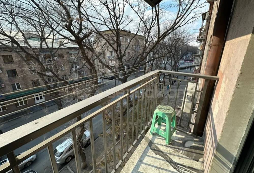 2 Սենյականոց Բնակարան Քարե Շենքում, 30քմ, 4/5 հարկ, Դիզայներական Վերանորոգված, Կահավորված, Արևկող