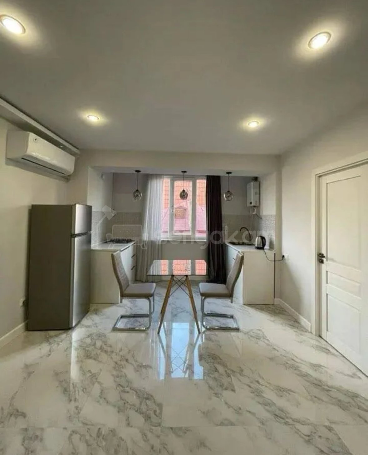 2 Սենյականոց Բնակարան Քարե Շենքում, 47քմ, 3/5 հարկ, Դիզայներական Վերանորոգված, Կահավորված, Արևկող