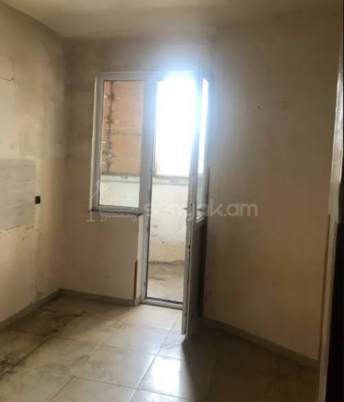 3 Սենյականոց Բնակարան, 80քմ, 11/16 հարկ, Պետական Վիճակում