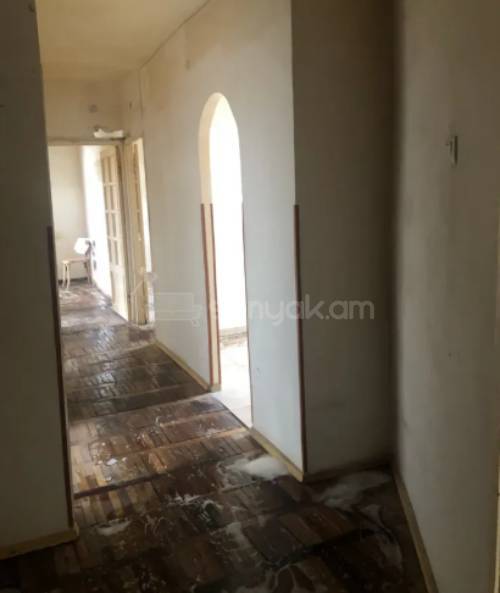 3 Սենյականոց Բնակարան, 80քմ, 11/16 հարկ, Պետական Վիճակում