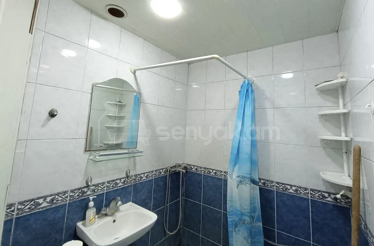 1 Սենյականոց Բնակարան Քարե Շենքում, 42քմ, 5/5 հարկ, Նորմալ Վիճակում, Կահավորված