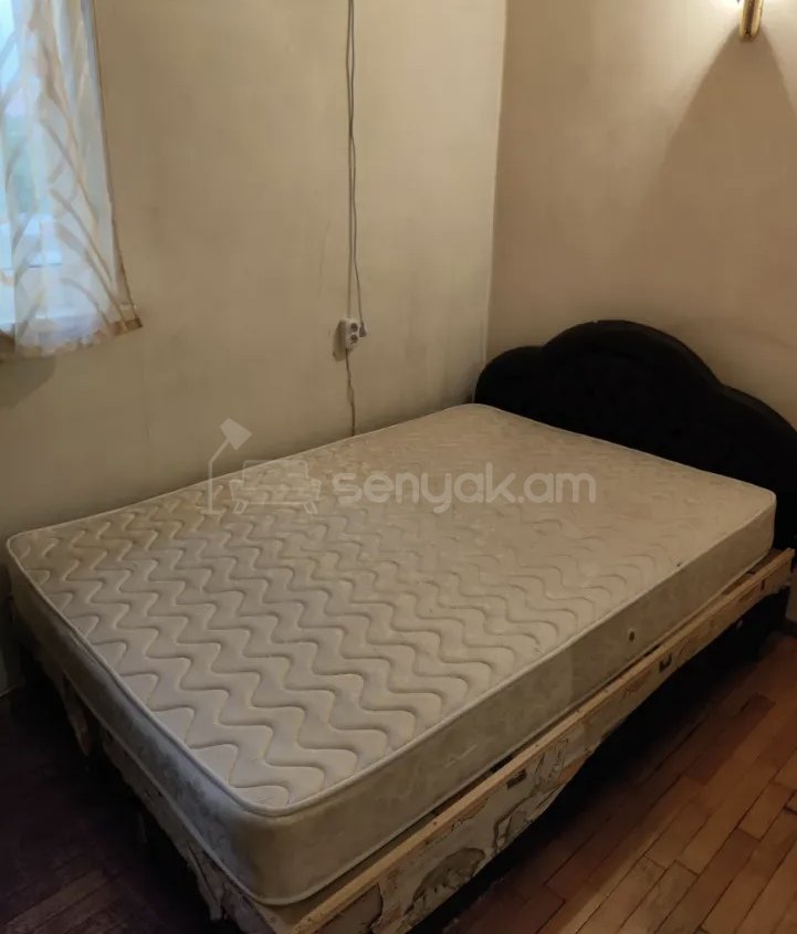 2 Սենյականոց Բնակարան Քարե Շենքում, 55քմ, 3/5 հարկ, Նորմալ Վիճակում, Կահավորված, Արևկող