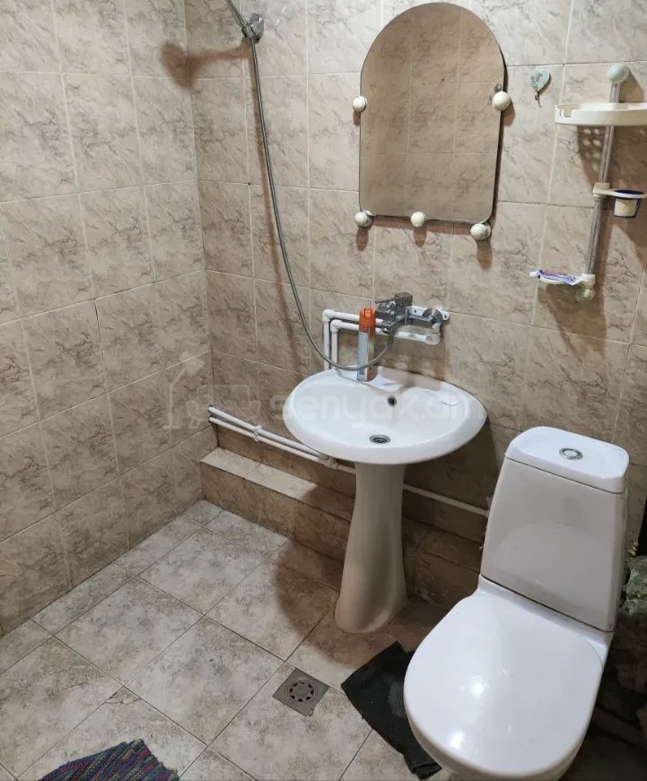2 Սենյականոց Բնակարան Քարե Շենքում, 55քմ, 3/5 հարկ, Նորմալ Վիճակում, Կահավորված, Արևկող