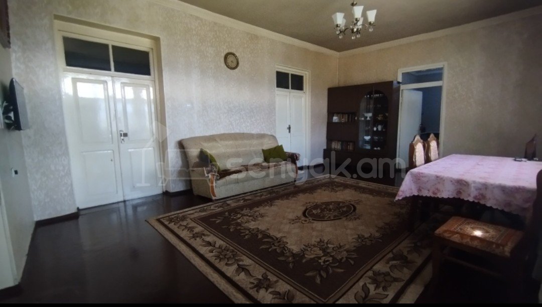 3 Սենյականոց Սեփական Տուն, 328քմ, Նորմալ Վիճակում, Ավտոտնակով