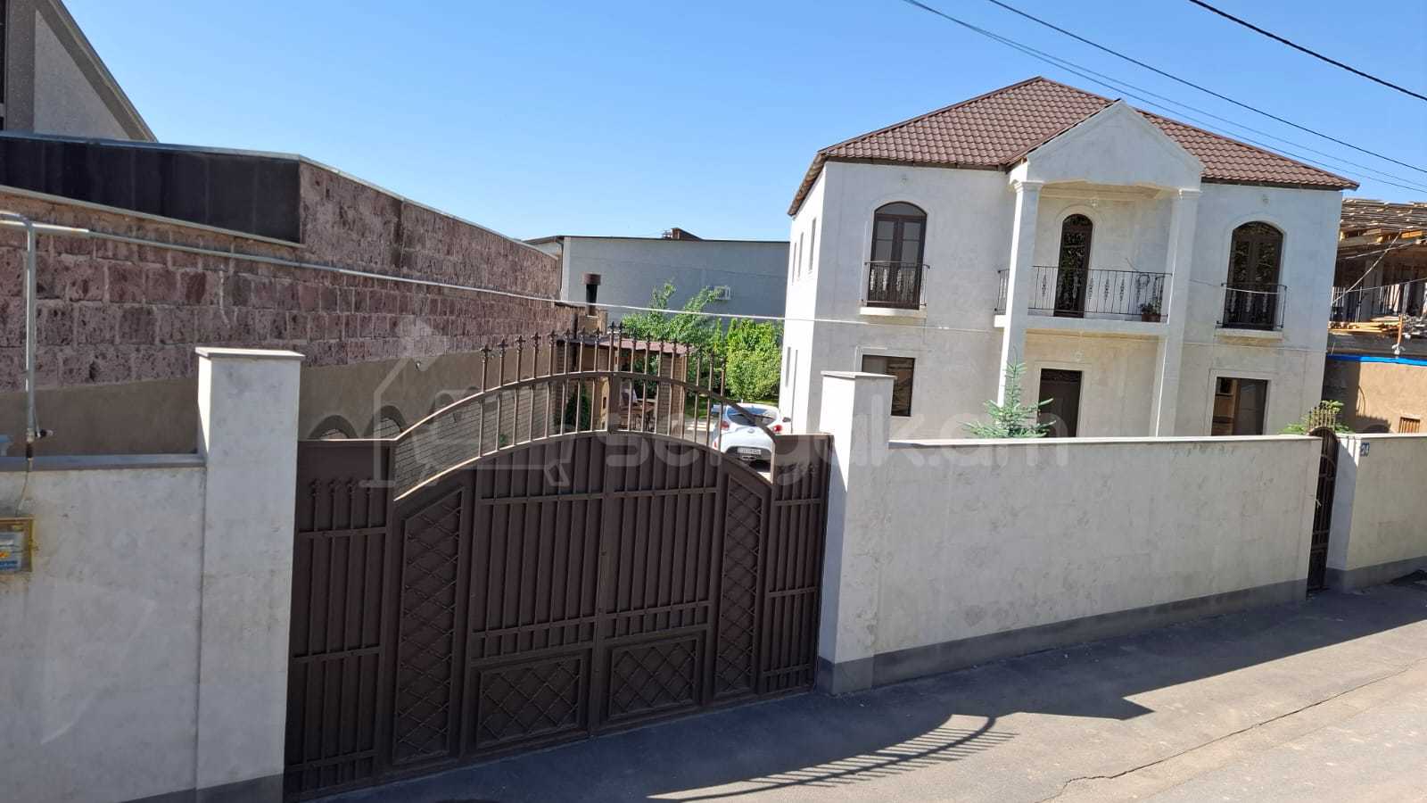 4 Սենյականոց Շքեղ Առանձնատուն, 245քմ, Լողավազանով, Ավտոտնակով