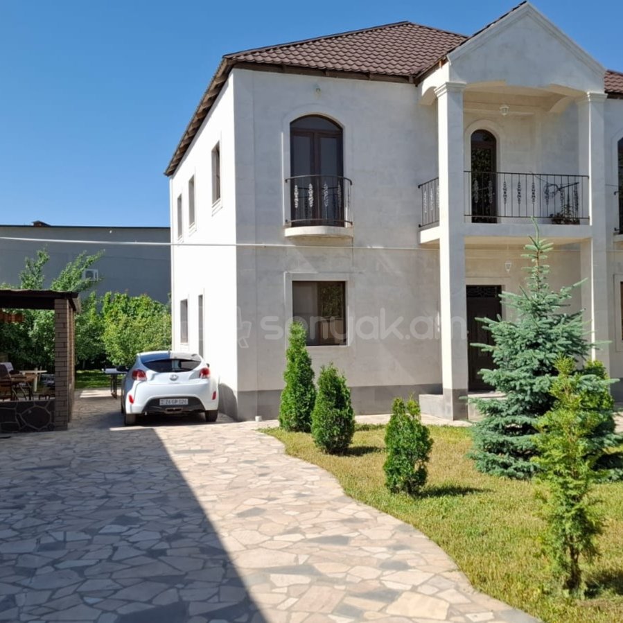 4 Սենյականոց Շքեղ Առանձնատուն, 245քմ, Լողավազանով, Ավտոտնակով