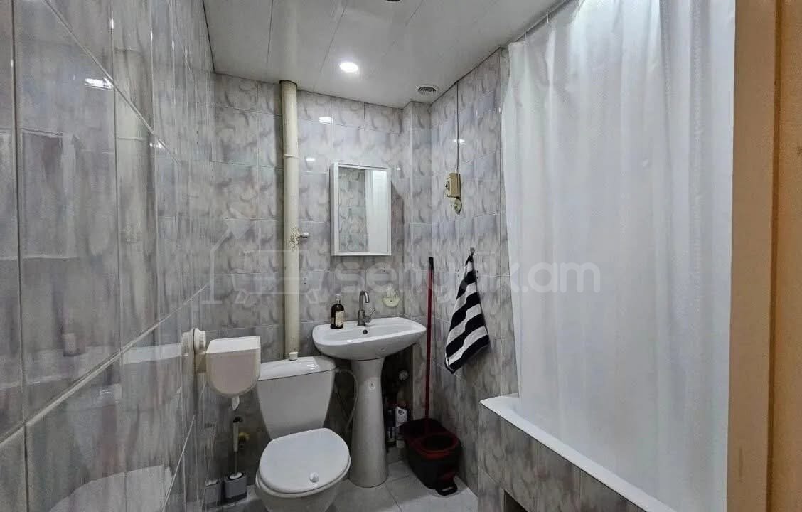 2 Սենյականոց Բնակարան Քարե Շենքում, 54քմ, 4/5 հարկ, Նորմալ Վիճակում