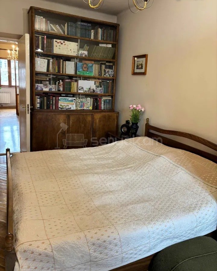 3 Սենյականոց Բնակարան Քարե Շենքում, 70քմ, 5/5 հարկ, Կապիտալ Վերանորոգված