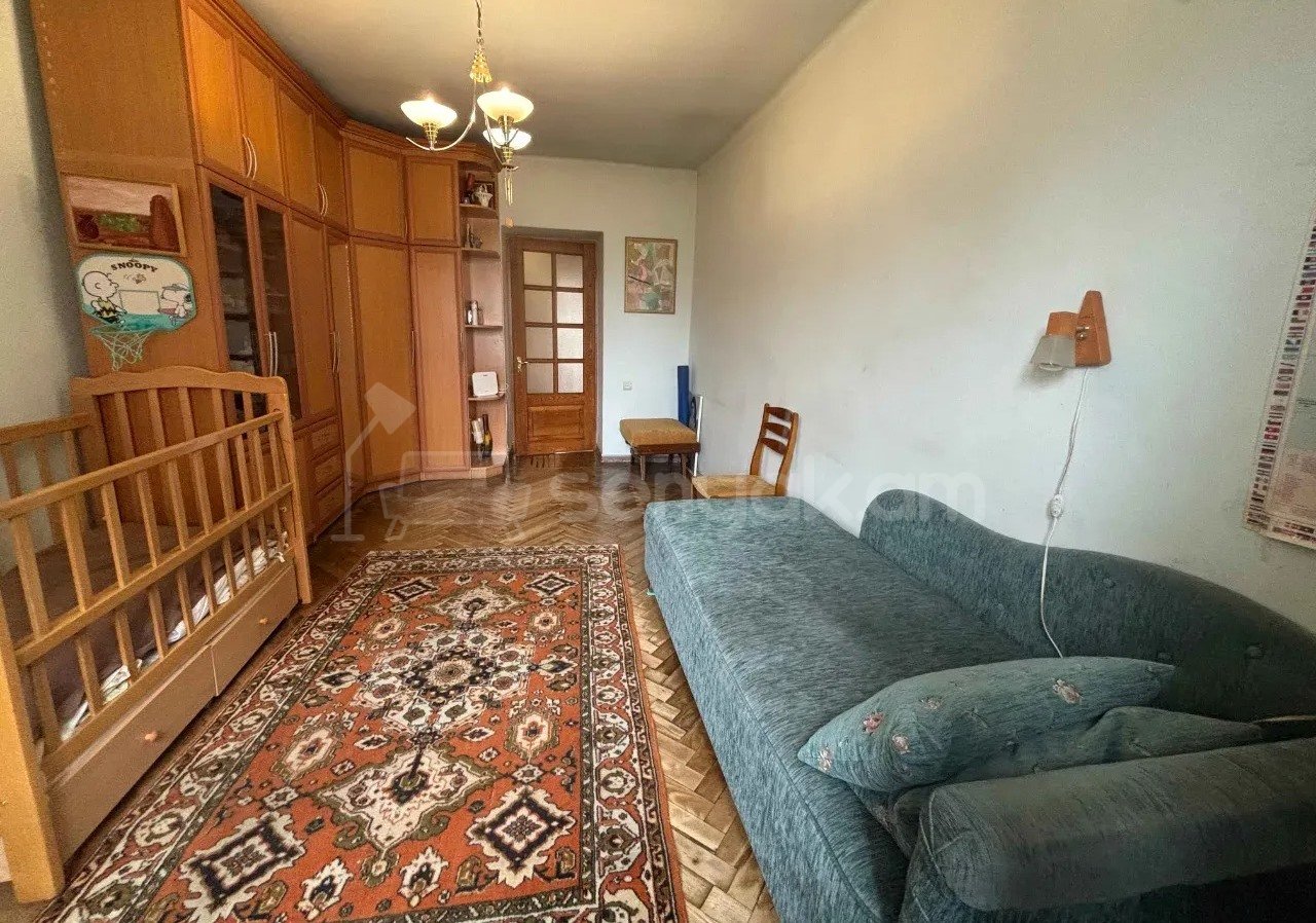 3 Սենյականոց Բնակարան Քարե Շենքում, 70քմ, 5/5 հարկ, Կապիտալ Վերանորոգված