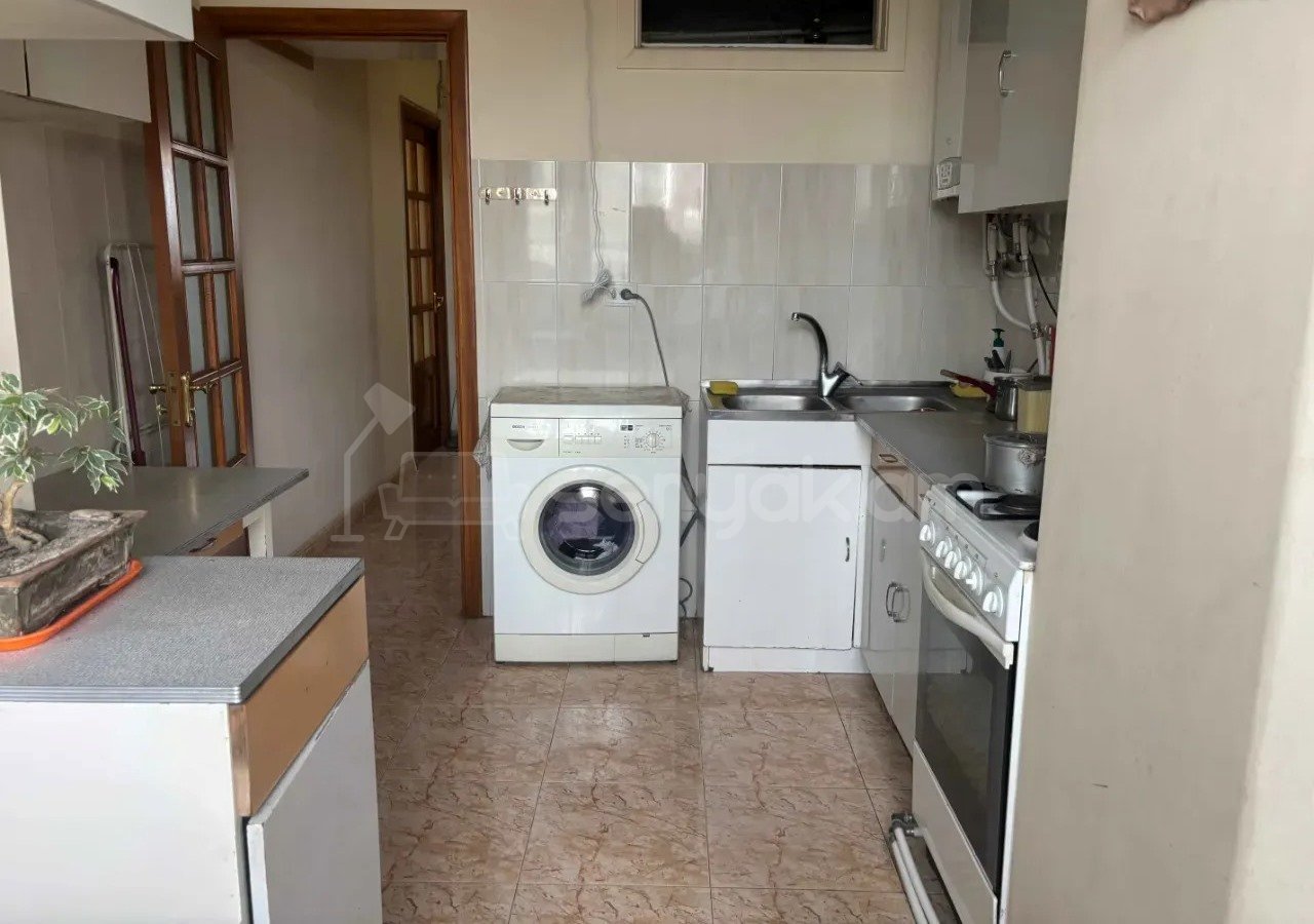 3 Սենյականոց Բնակարան Քարե Շենքում, 70քմ, 5/5 հարկ, Կապիտալ Վերանորոգված