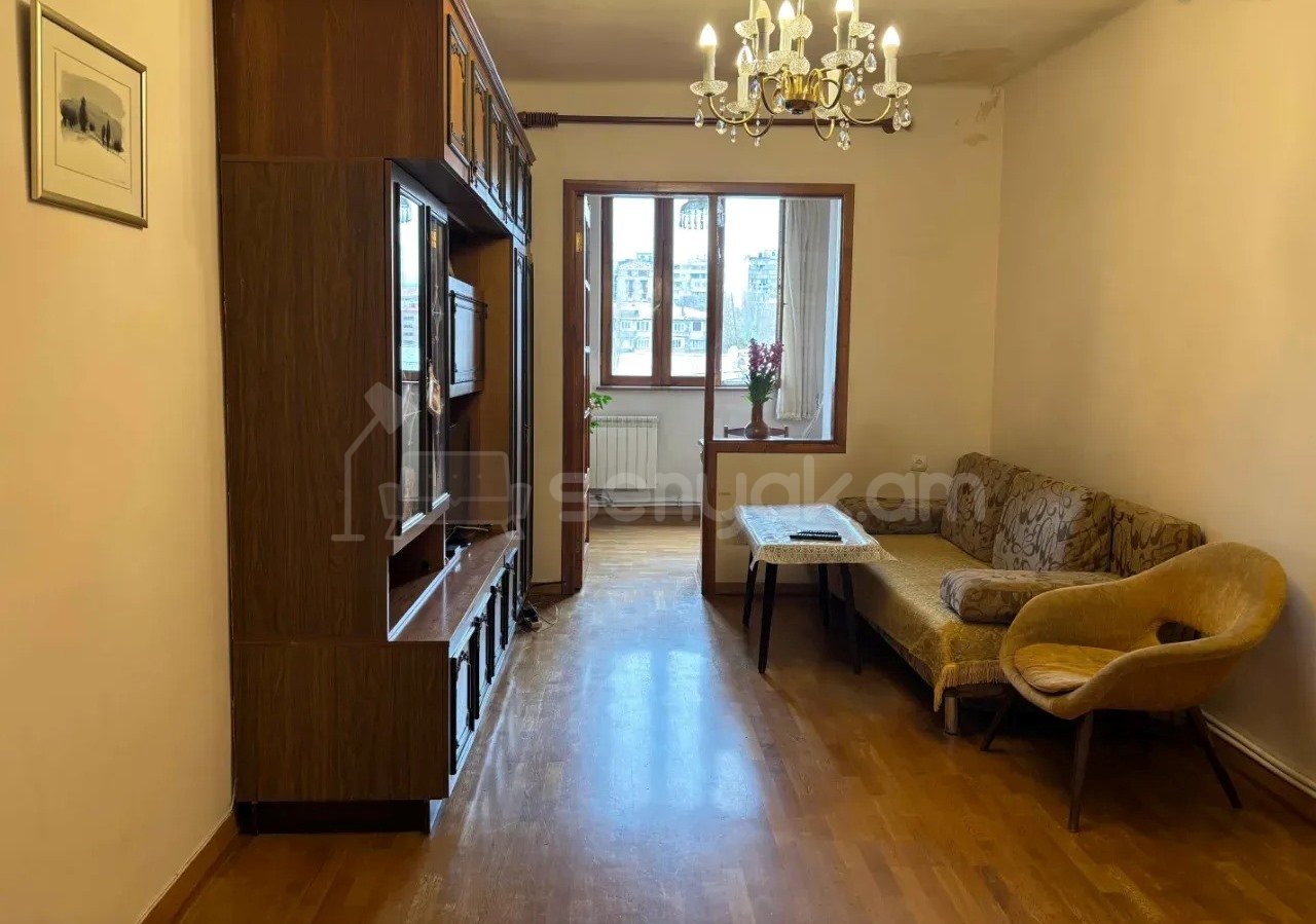 3 Սենյականոց Բնակարան Քարե Շենքում, 70քմ, 5/5 հարկ, Կապիտալ Վերանորոգված