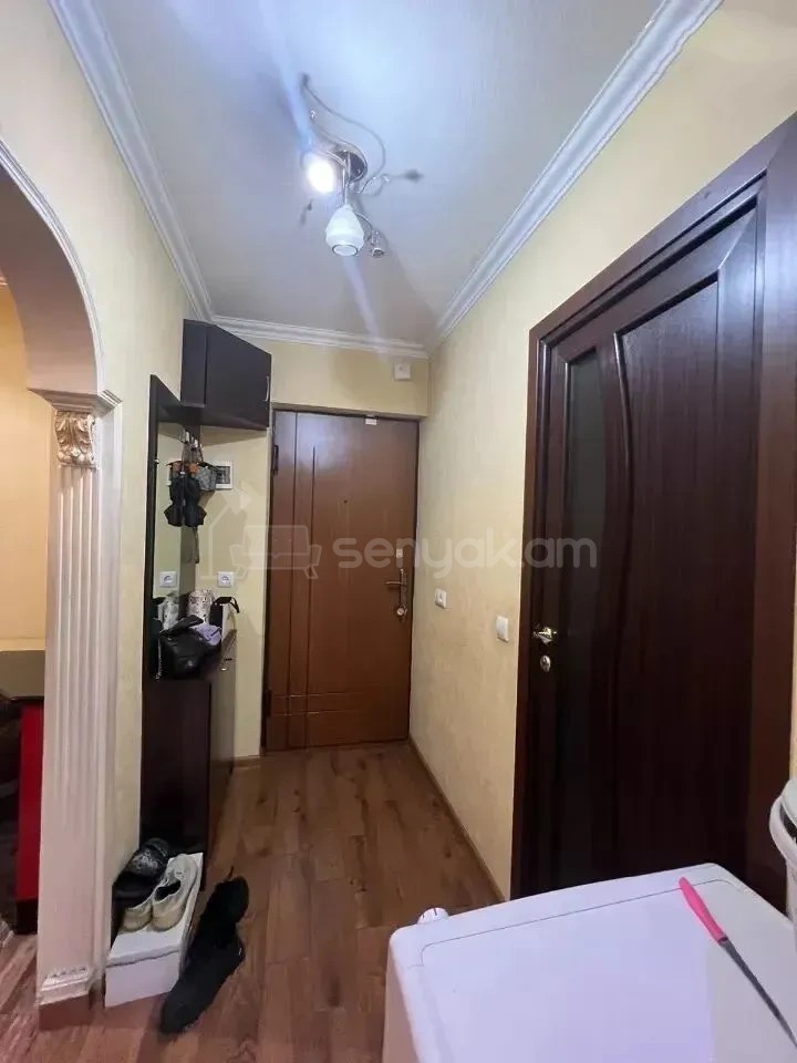 2 Սենյականոց Բնակարան Քարե Շենքում, 40քմ, 2/9 հարկ, Կապիտալ Վերանորոգված, Կահավորված