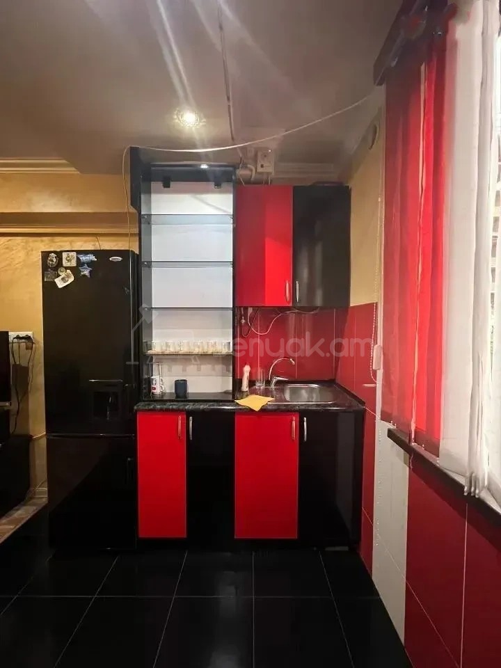 2 Սենյականոց Բնակարան Քարե Շենքում, 40քմ, 2/9 հարկ, Կապիտալ Վերանորոգված, Կահավորված