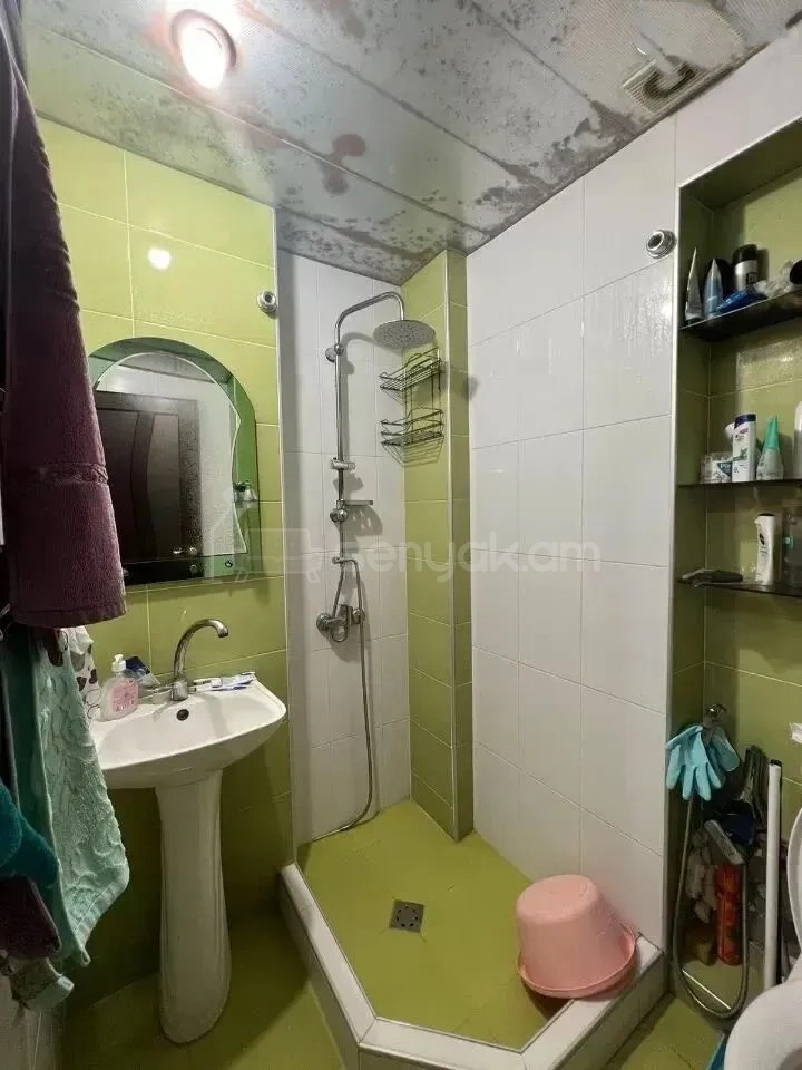 2 Սենյականոց Բնակարան Քարե Շենքում, 40քմ, 2/9 հարկ, Կապիտալ Վերանորոգված, Կահավորված