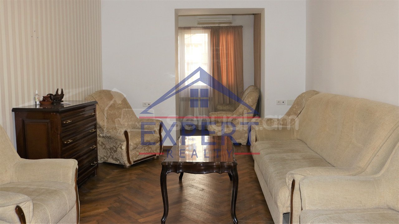 3 Սենյականոց Բնակարան Քարե Շենքում, 75քմ, 4/5 հարկ, Նորմալ Վիճակում, Կահավորված, Արևկող