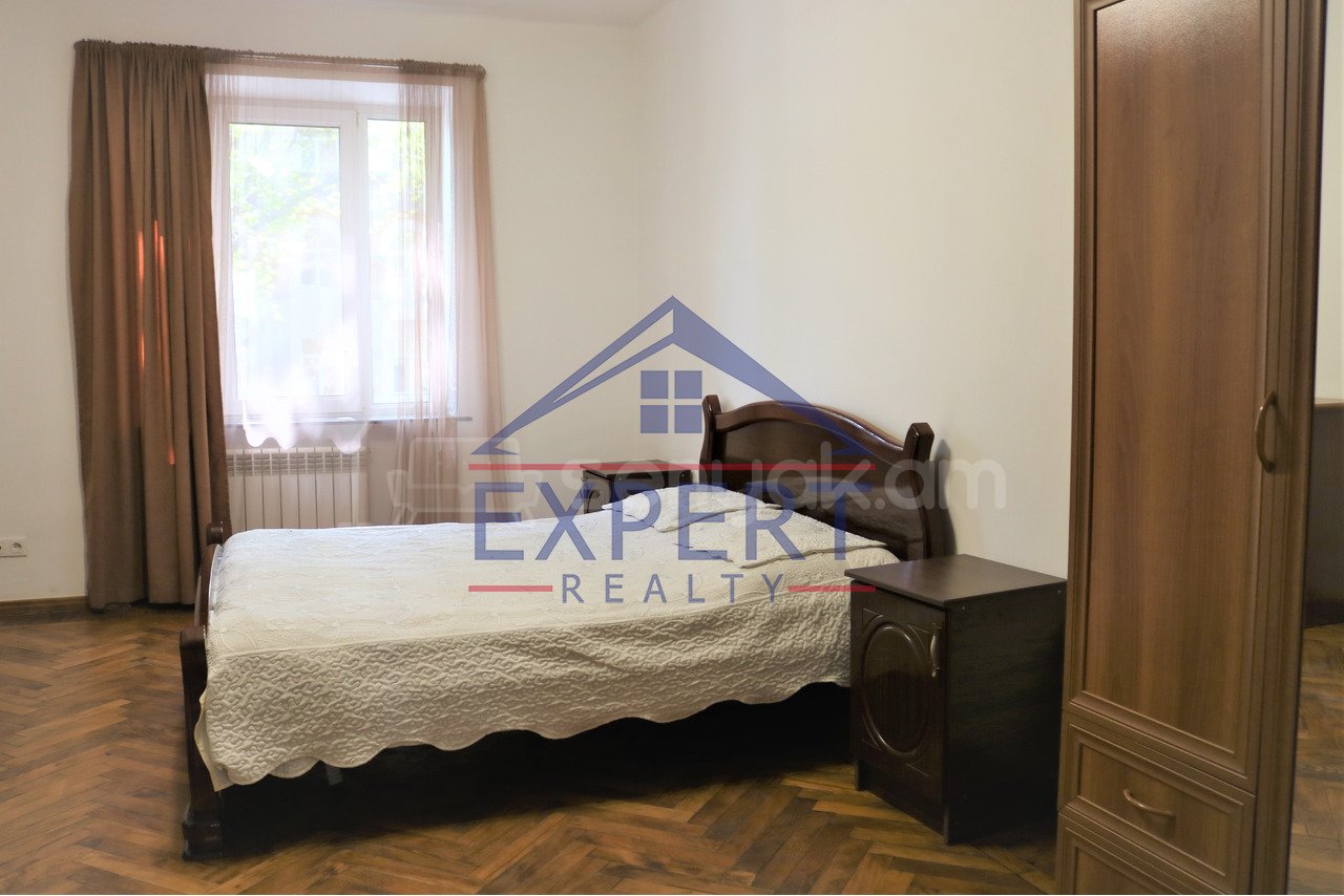 3 Սենյականոց Բնակարան Քարե Շենքում, 75քմ, 4/5 հարկ, Նորմալ Վիճակում, Կահավորված, Արևկող