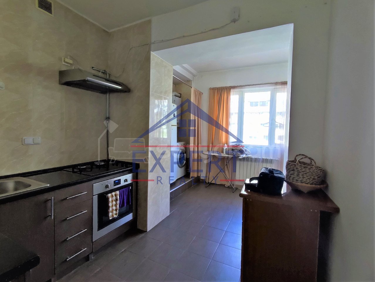 3 Սենյականոց Բնակարան Քարե Շենքում, 75քմ, 4/5 հարկ, Նորմալ Վիճակում, Կահավորված, Արևկող