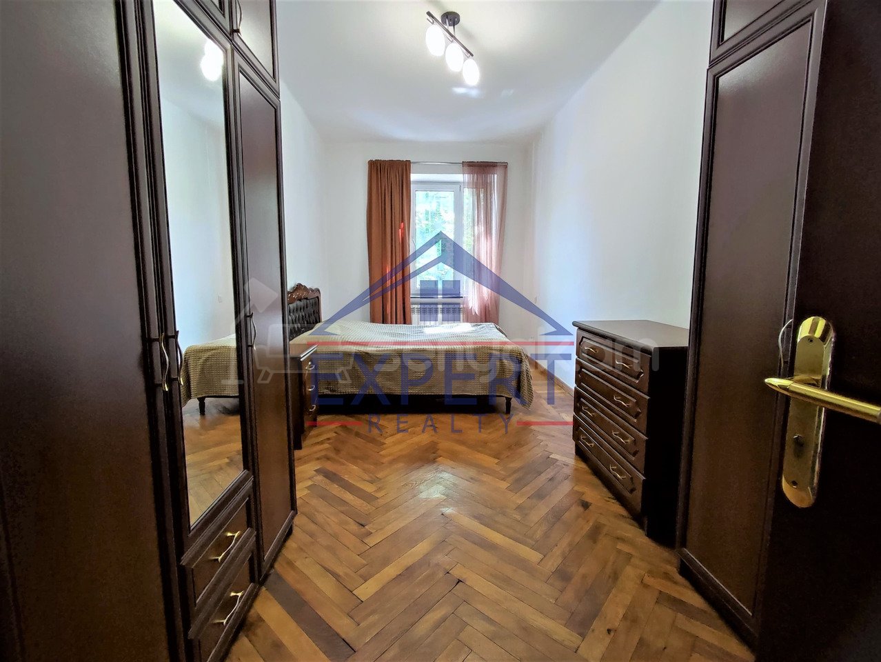 3 Սենյականոց Բնակարան Քարե Շենքում, 75քմ, 4/5 հարկ, Նորմալ Վիճակում, Կահավորված, Արևկող