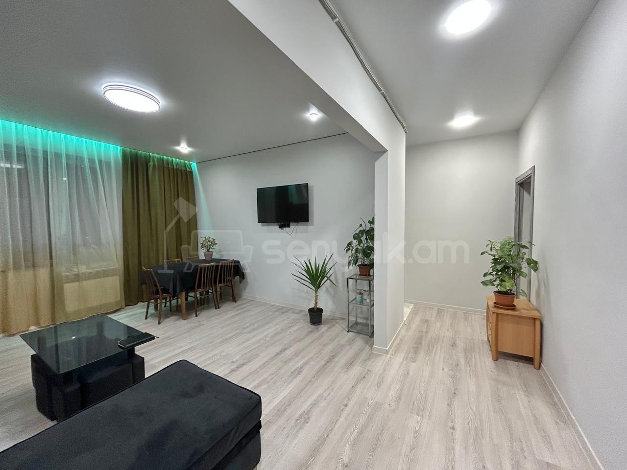 3 Սենյականոց Բնակարան Քարե Շենքում, 62քմ, 5/5 հարկ, Կապիտալ Վերանորոգված