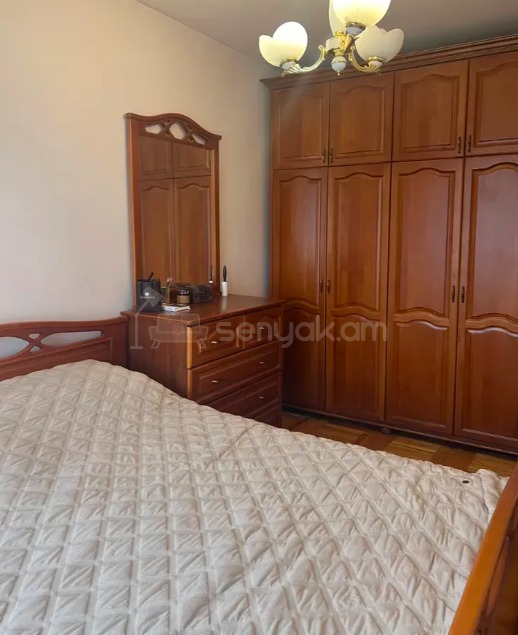 3 Սենյականոց Բնակարան Քարե Շենքում, 74քմ, 5/5 հարկ, Նորմալ Վիճակում