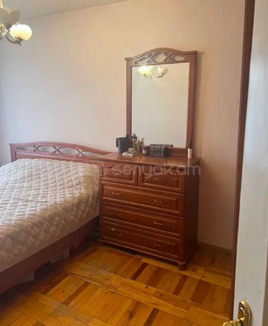 3 Սենյականոց Բնակարան Քարե Շենքում, 74քմ, 5/5 հարկ, Նորմալ Վիճակում