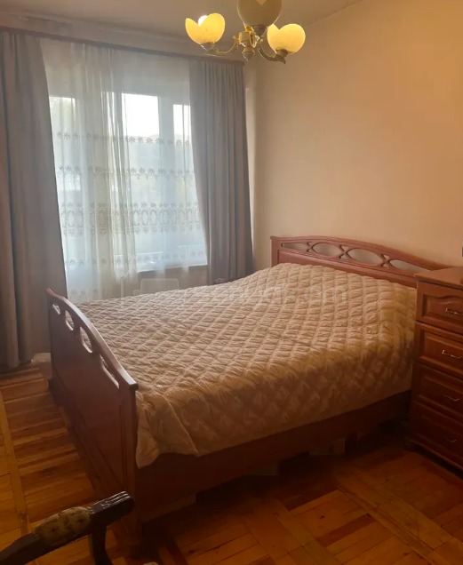 3 Սենյականոց Բնակարան Քարե Շենքում, 74քմ, 5/5 հարկ, Նորմալ Վիճակում