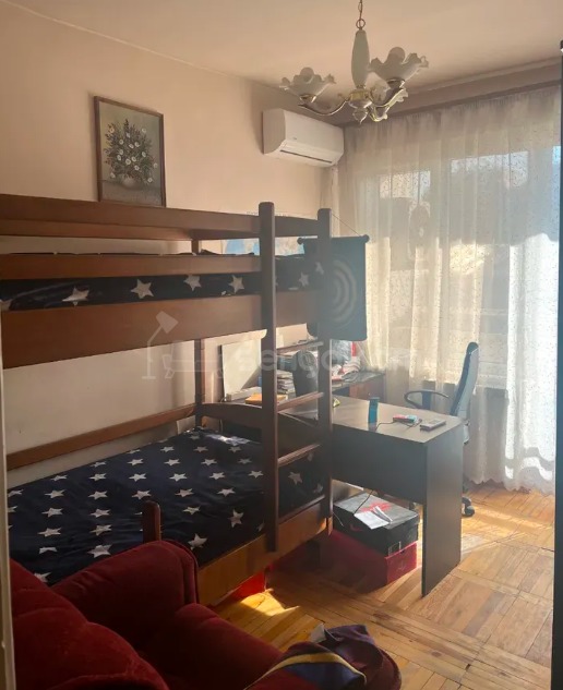 3 Սենյականոց Բնակարան Քարե Շենքում, 74քմ, 5/5 հարկ, Նորմալ Վիճակում