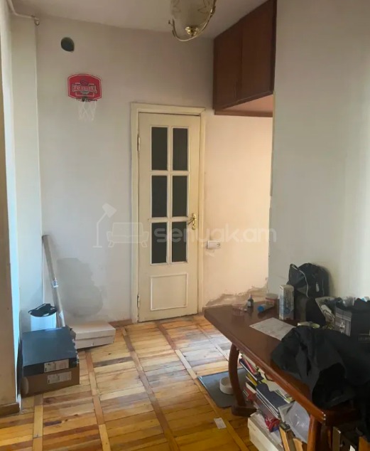 3 Սենյականոց Բնակարան Քարե Շենքում, 74քմ, 5/5 հարկ, Նորմալ Վիճակում