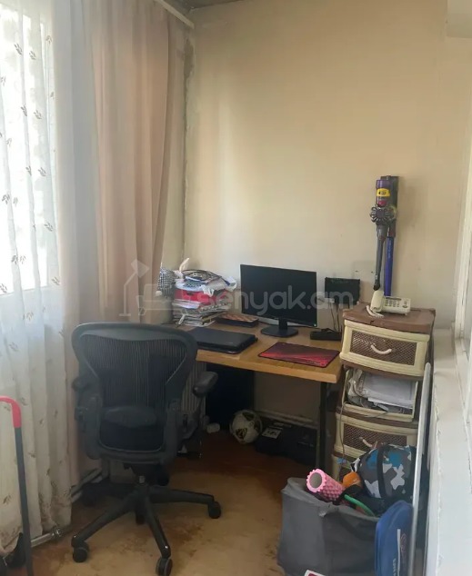 3 Սենյականոց Բնակարան Քարե Շենքում, 74քմ, 5/5 հարկ, Նորմալ Վիճակում