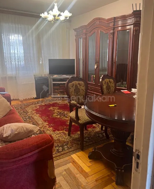 3 Սենյականոց Բնակարան Քարե Շենքում, 74քմ, 5/5 հարկ, Նորմալ Վիճակում