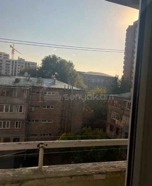 3 Սենյականոց Բնակարան Քարե Շենքում, 74քմ, 5/5 հարկ, Նորմալ Վիճակում