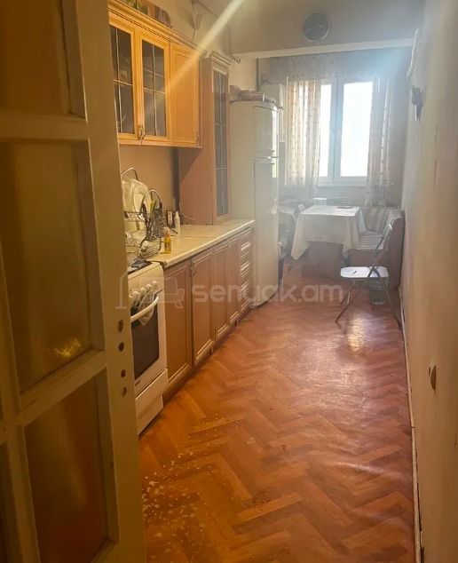 3 Սենյականոց Բնակարան Քարե Շենքում, 74քմ, 5/5 հարկ, Նորմալ Վիճակում